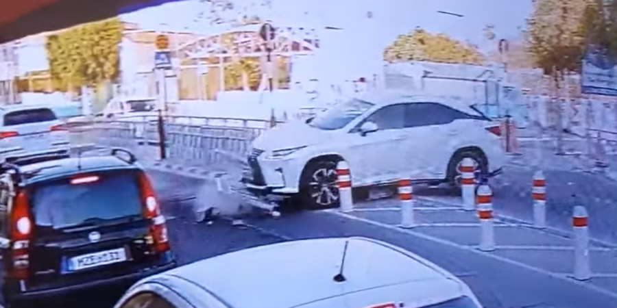 Βίντεο με τρομακτικό ατύχημα στην Λεμεσό – Ανεξέλεγκτο όχημα τα θέρισε όλα μπροστά του 