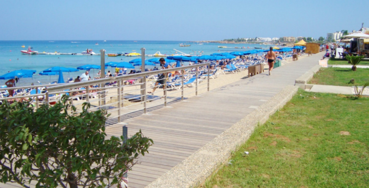 Από το Fig Tree μέχρι την Αγία Τριάδα: Αυτές είναι οι 18 παραλίες που θα περιλαμβάνει η νέα εφαρμογή - Τι θα δείχνει
