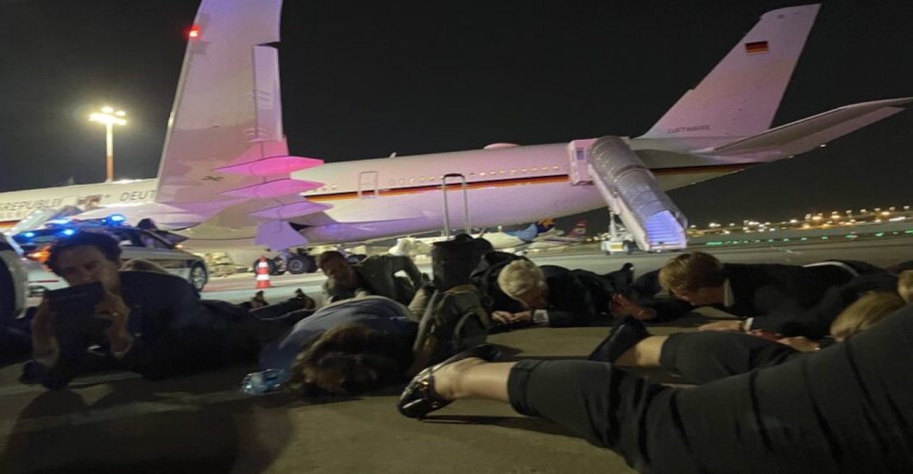 Όλαφ Σολτς: Η στιγμή της εκκένωσης του αεροπλάνου του στο Τελ Αβίβ – Ξαπλωμένη στο έδαφος η αντιπροσωπεία του - Βίντεο