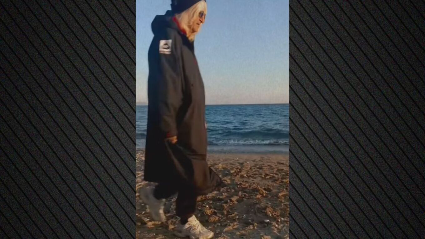 Νίκος Καρβέλας: Η πρώτη δημόσια εμφάνιση μετά την κόντρα με τη Βίσση – Πού θεάθηκε
