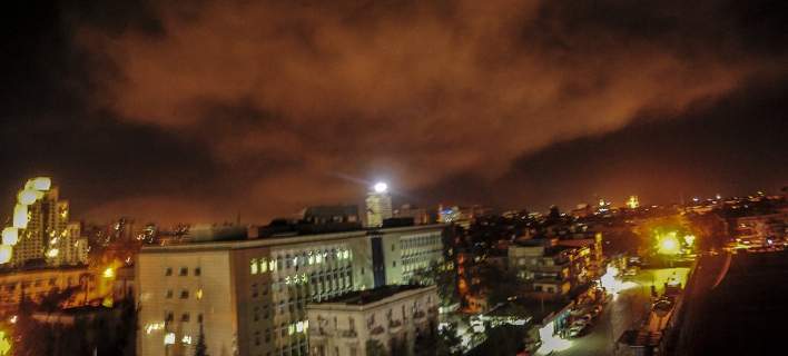 ΣΥΡΙΑ: Ισχυρές εκρήξεις στη Δαμασκό - «Ισραηλινοί πύραυλοι»