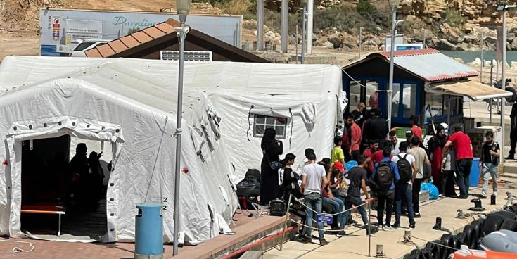 Στο αλιευτικό καταφύγιο Αγ. Νικολάου στον Πρωταρά αποβιβάστηκαν 102 μετανάστες από τη Συρία