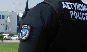 Σε διαθεσιμότητα ο ειδικός αστυνομικός που συνελήφθη για απειλή κατά της ζωής της συζύγου του