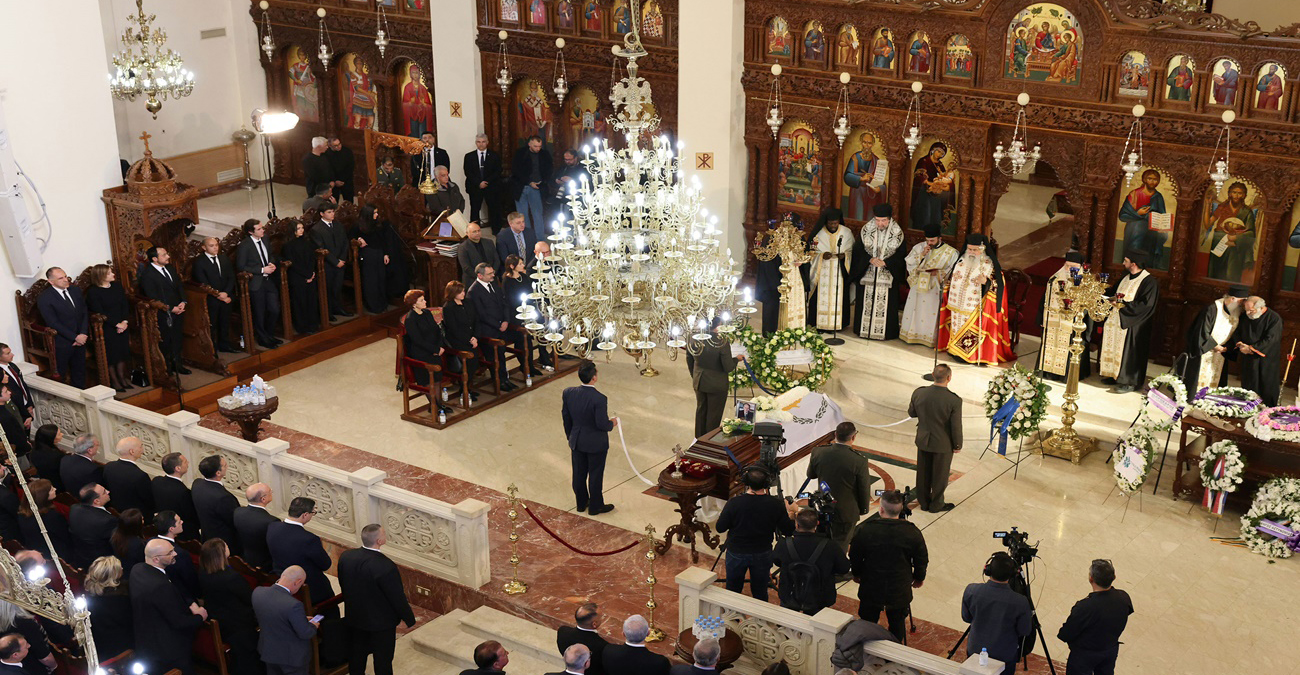 «Άνδρας επιφανής, ενάρετος και ωφέλιμος ο Γιώργος Βασιλείου» - Πλήθος κόσμου αποχαιρέτησε τον πρώην Πρόεδρο 