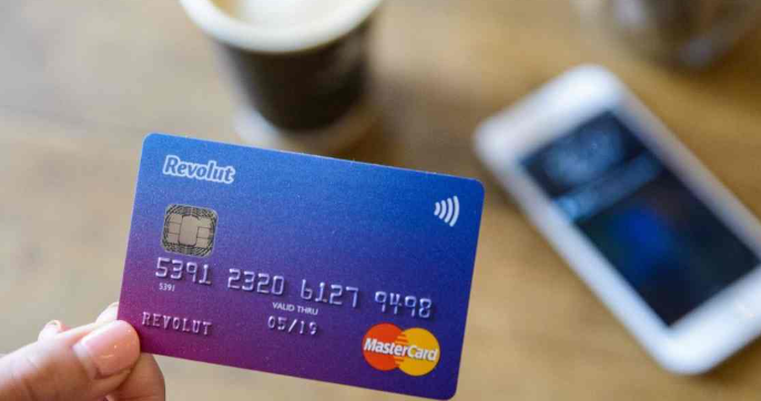 Μεγάλη αλλαγή από τη Revolut - Έρχεται νέο είδος κάρτας χωρίς αριθμούς στο πλαστικό
