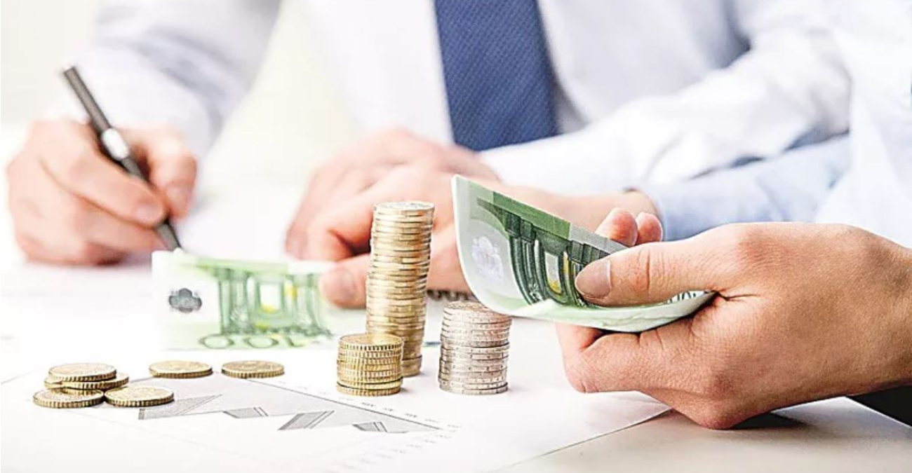 Αμετάβλητα τα επιτόκια μέχρι 2027 από ΕΚΤ, εκτιμούν οικονομολόγοι