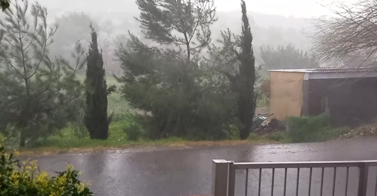 Σφοδρή κακοκαιρία στην Κύπρο: Οι εικόνες που κάνουν τον γύρο των social media - Βίντεο