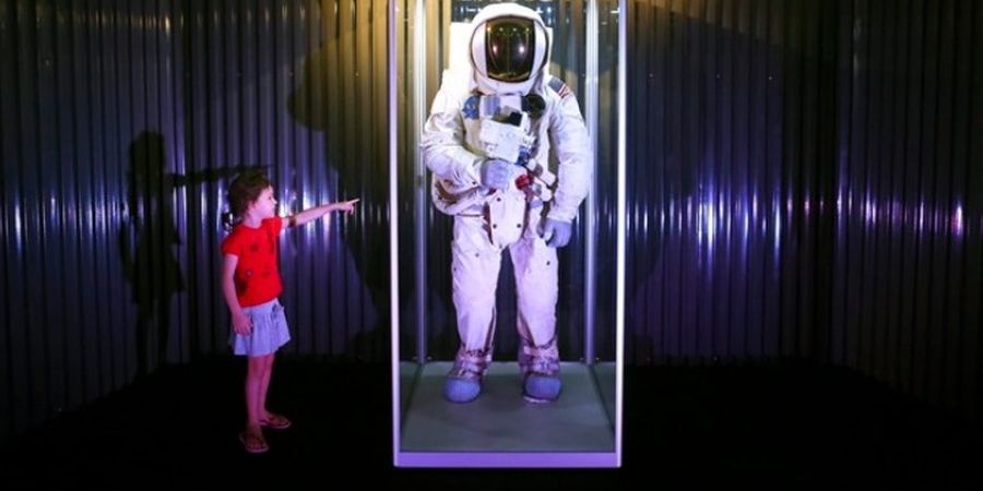 10χρονος μαθαίνει στους συμμαθητές του τα άστρα, για να συγκεντρώσει χρήματα και να αγοράσει μια στολή αστροναύτη