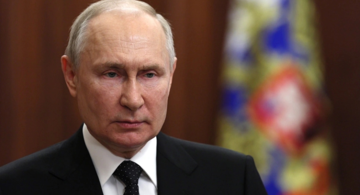 Πόλεμος στην Ουκρανία - Πούτιν: Η Ρωσία έχει «επαρκές απόθεμα» βομβών διασποράς - «Θα τις χρησιμοποιήσουμε αν χρειαστεί»