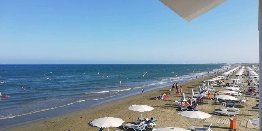 Δήμος Λάρνακας: Ξεκαθαρίζει για την ποιότητα του νερού στην παραλία Μακένζι - 'Απόλυτα ασφαλής και εξαιρετικής ποιότητας...'