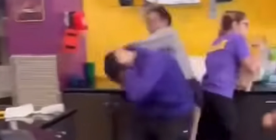 Σοκαριστικό video: Γυναίκα γρονθοκόπησε υπάλληλο γυμναστηρίου επειδή... της ζήτησε να μη φωνάζει