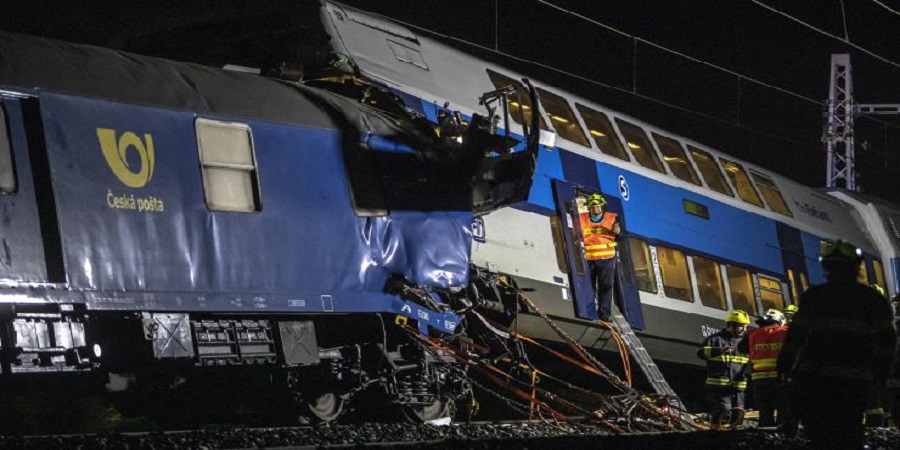 ΤΣΕΧΙΑ: Δεκάδες τραυματίες σε σύγκρουση τρένων 