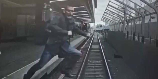 Πήδηξε μπροστά από συρμό του μετρό και έγινε viral