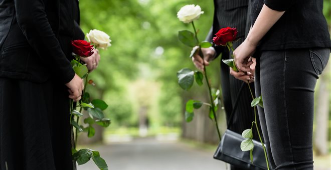 «Ξάφριζε» σπίτια οικογενειών με πένθος την ώρα της κηδείας