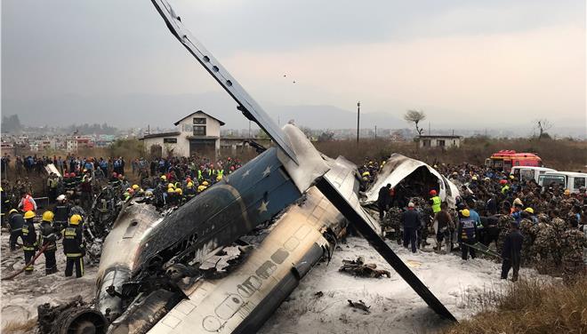 ΚΑΤΜΑΝΤΟΥ: Τουλάχιστον πενήντα νεκροί στη συντριβή του αεροσκάφους – ΦΩΤΟΓΡΑΦΙΕΣ