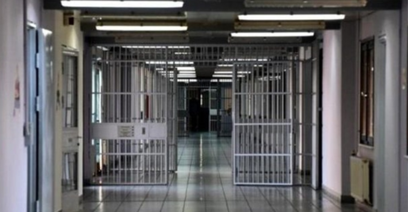 Απόδραση κρατουμένου: Σε διαθεσιμότητα τρεις αστυνομικοί για το περιστατικό στα κρατητήρια Λακατάμιας 