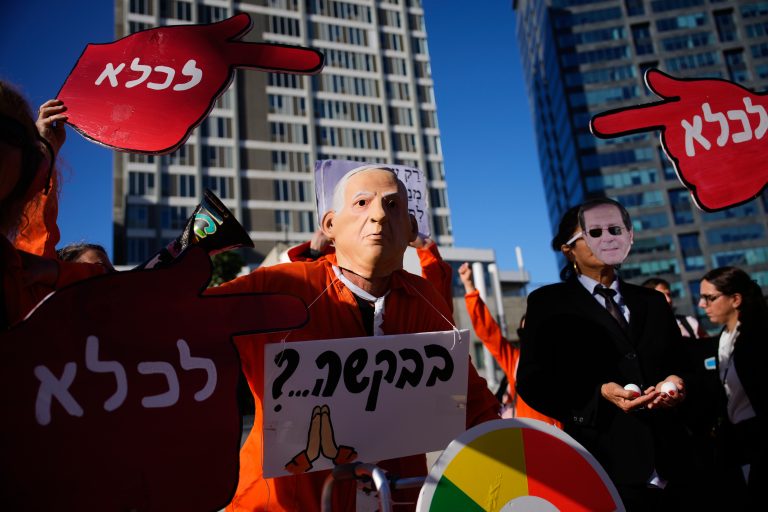 Ο Νετανιάχου ζητά χάρη στη δίκη του για δωροδοκία, απάτη και απιστία – Δεν ανέλαβε οποιαδήποτε ευθύνη