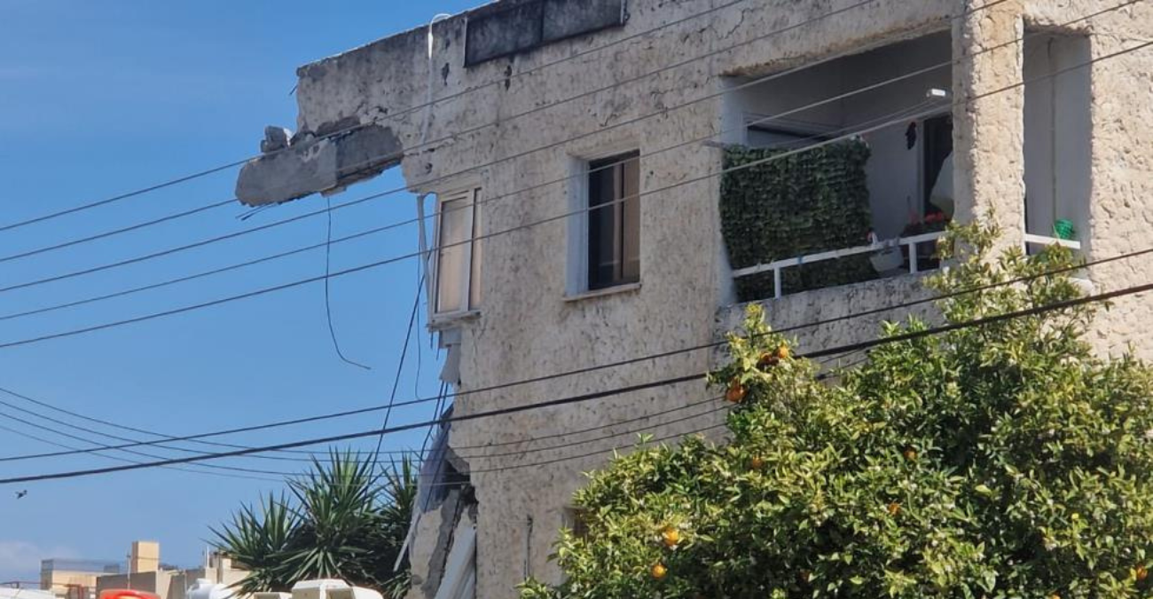 Κατάρρευση κτιρίου Γερμασόγια: Τρεις στο νοσοκομείο - Αγωνία για την κατάστασή τους - Πόσα άτομα είχαν εγκλωβιστεί;