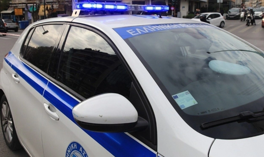 Συνελήφθη γνωστός Έλληνας ράπερ μετά από έλεγχο σε διόδια