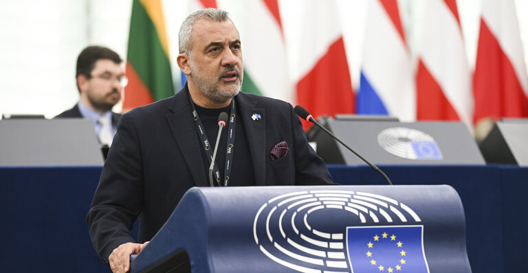 Συντονίζουν τις ενέργειές τους Φουρλάς και Αρχιεπίσκοπος για τους Χριστιανούς της Συρίας