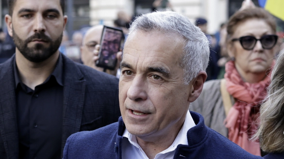Ο ακροδεξιός Καλίν Τζορτζέσκου αποχωρεί από την πολιτική σκηνή της Ρουμανίας