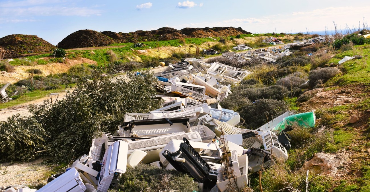 Εικόνες ντροπής: «Υγειονομικός κίνδυνος» σε πράσινο σημείο - Βουνά από απόβλητα και δυσοσμία από ψόφια ζώα