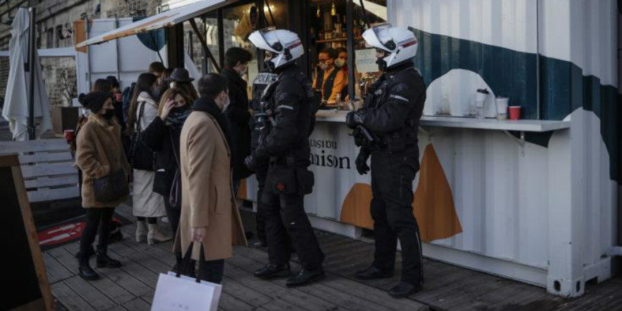 ΚΟΡΩΝΟΪΟΣ: Απαγόρευση κυκλοφορίας στην Γαλλία για 15 μέρες - Δεν χαλαρώνουν τα μέτρα σε Γερμανία