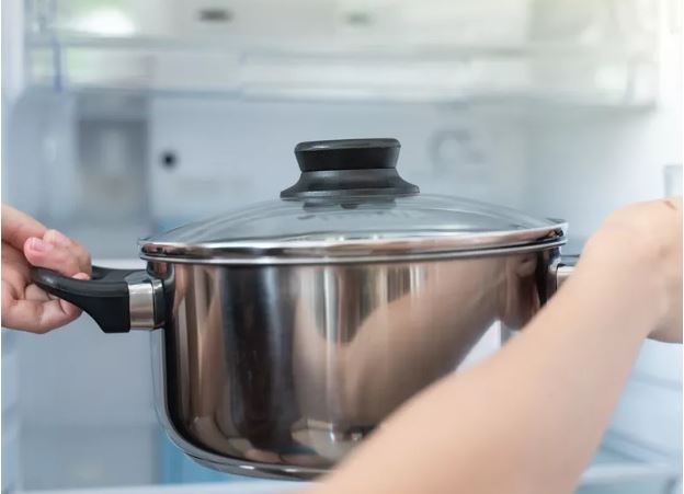 Είναι ασφαλές να βάζουμε το φαγητό με την κατσαρόλα στο ψυγείο;