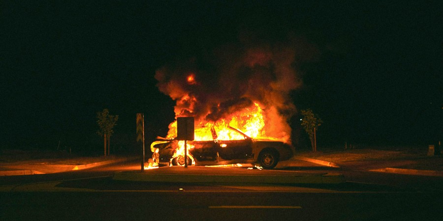 Όχημα καταστράφηκε ολοσχερώς - Πήρε φωτιά λίγο μετά τα μεσάνυχτα ενώ βρισκόταν σταθμευμένο