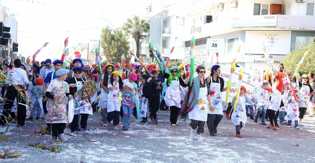 Η Κύπρος σε ρυθμούς καρναβαλιού: Πλημμύρισαν με χρώμα, κέφι και χιλιάδες καρναβαλιστές οι πόλεις μας - Δείτε φωτογραφίες
