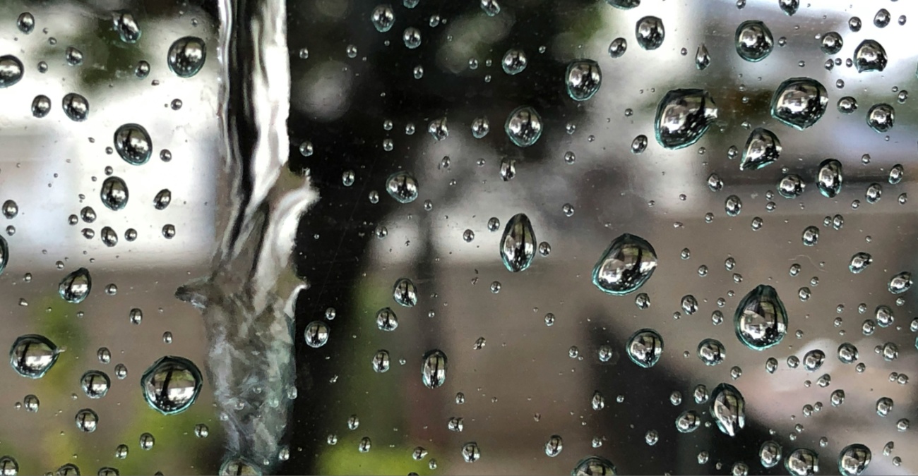 Επιτέλους ξανά βροχές - «Άνοιξαν» οι ουρανοί σε διάφορες περιοχές του νησιού - Δείτε βίντεο