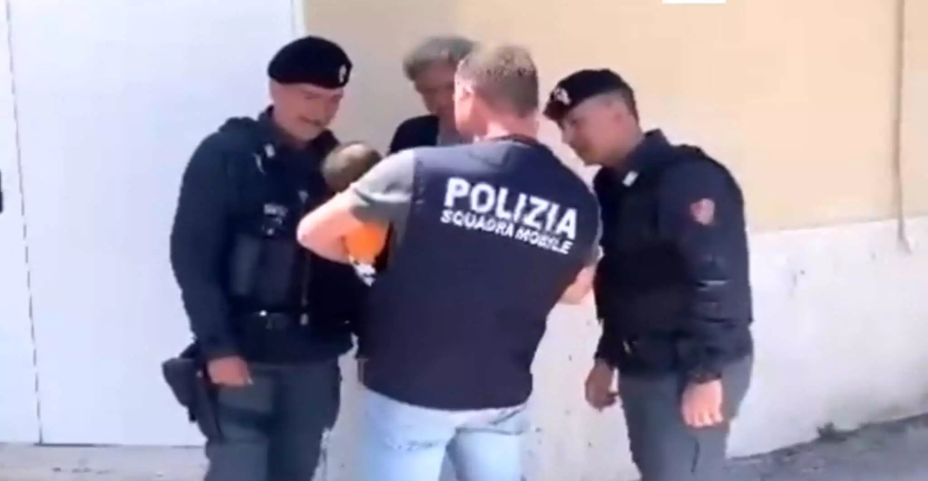 Συγκινούν αστυνομικοί στην Ιταλία - «Υιοθέτησαν» μωρό που έμεινε ορφανό και έγιναν viral - Βίντεο