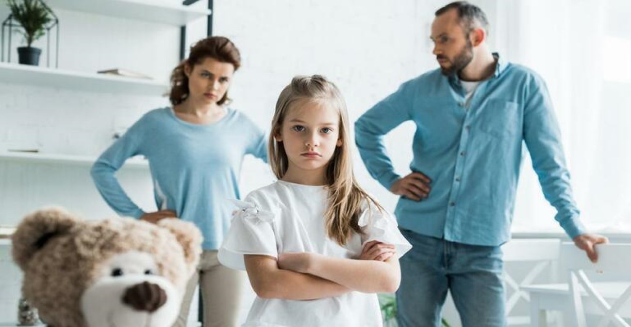 Γονείς: Πέντε τοξικές φράσεις που πληγώνουν το παιδί – Μοιάζουν αθώες, αλλά δεν είναι