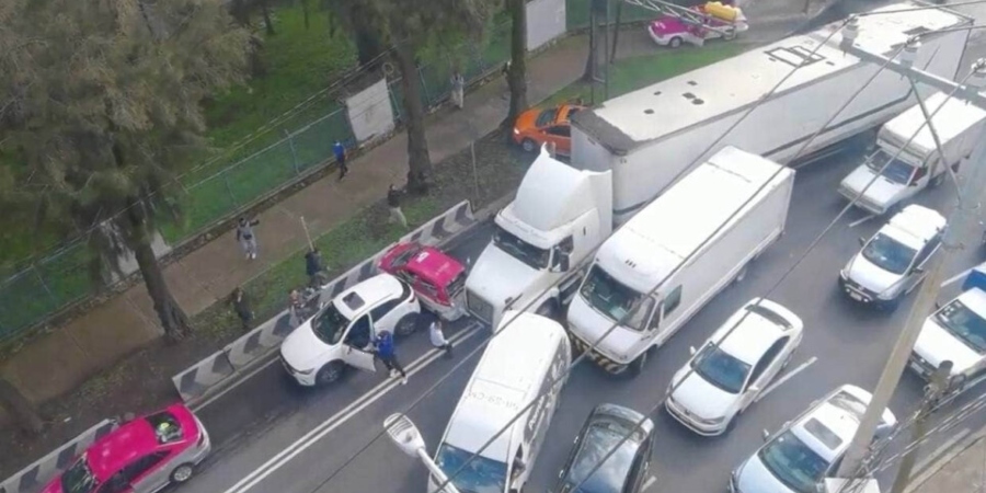 Μεξικό: Χάος από οδηγό φορτηγού που «τρελάθηκε» και παρέσυρε όποιο όχημα βρήκε - Δείτε βίντεο