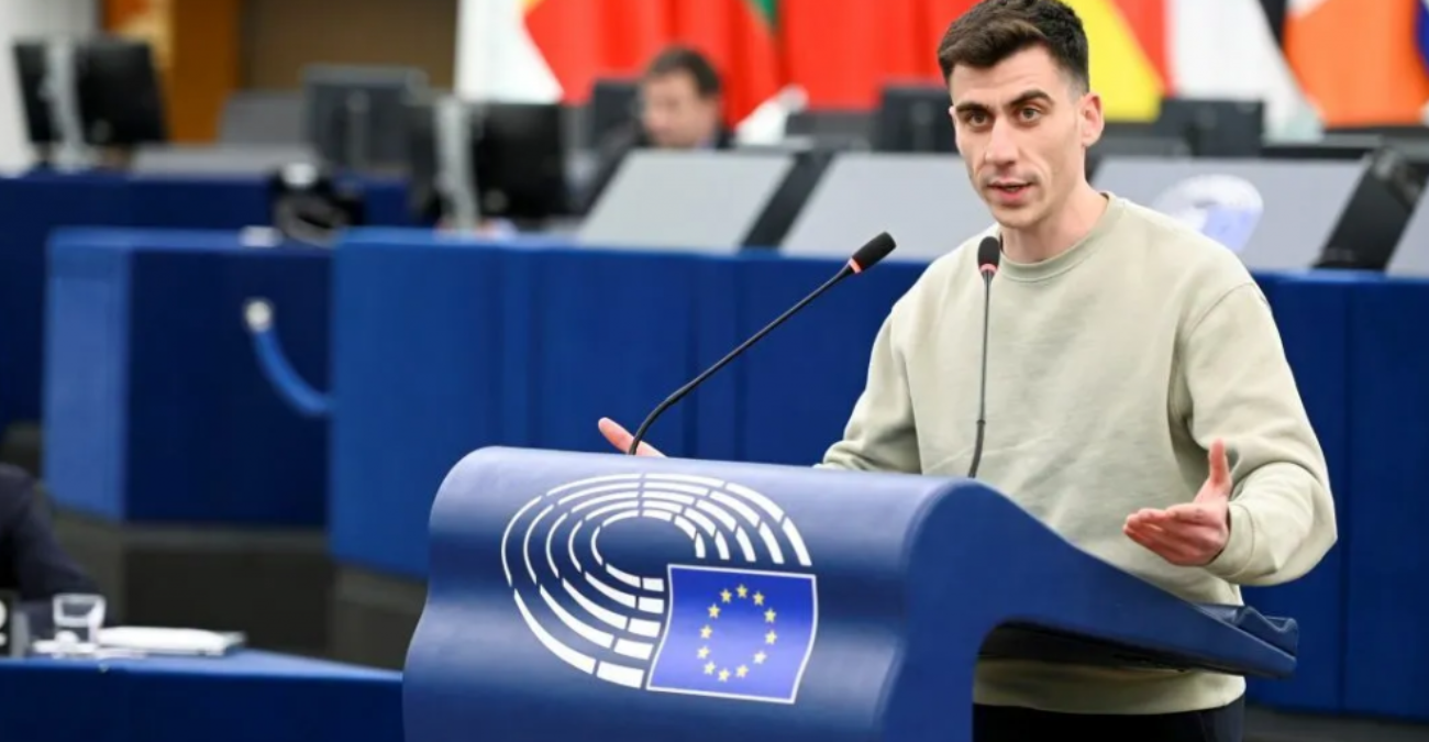 ΠΑΡΑTHEMA: Οι κάλπες «προσγείωσαν» τον Φειδία και τον κράτησαν στην Ευρωβουλή- Από τα social media στη σκληρή πολιτική πραγματικότητα