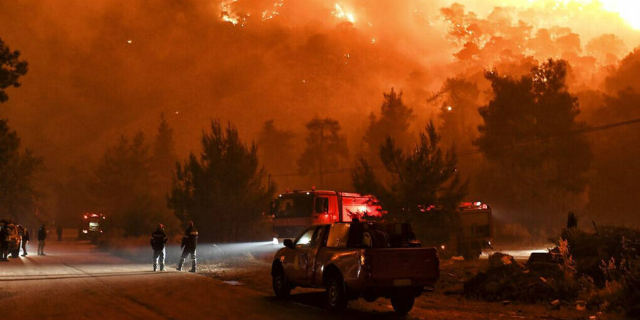 Η πιο εφιαλτική νύχτα - Στις φλόγες η μισή Ελλάδα - Πυροσβέστες στο Νοσοκομείο - BINTEO
