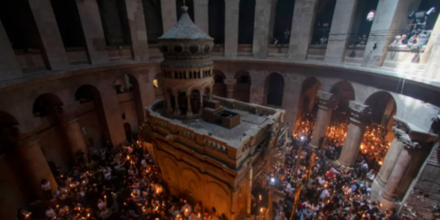 Με λαμπρότητα η τελετή Αφής του Αγίου Φωτός στα Ιεροσόλυμα - Δείτε βίντεο