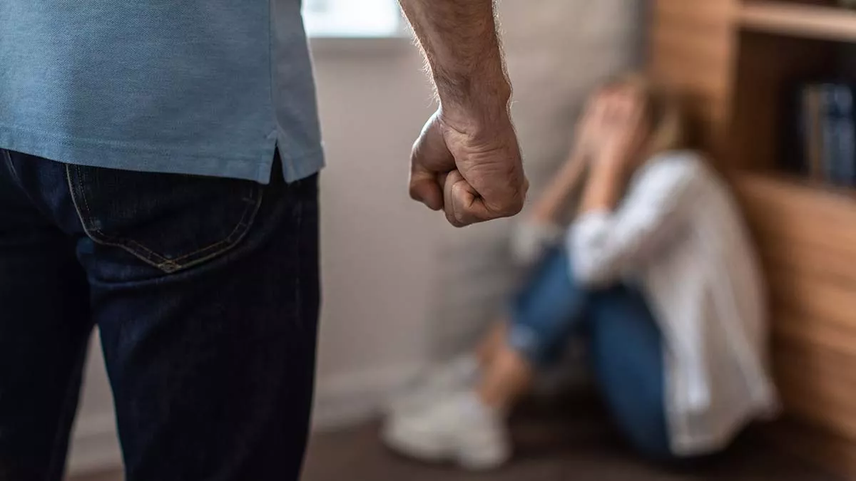 Εφηβεία: Μία στις τέσσερις έφηβες θύμα βίας από τον σύντροφο