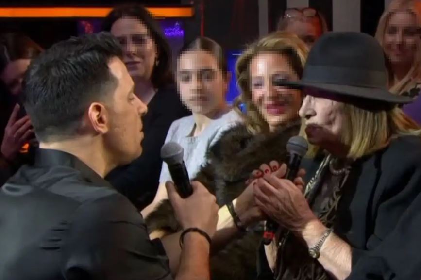 VIDEO - Θοδωρής Φέρρης: Η πρώτη τηλεοπτική εμφάνιση της μητέρας του και το συγκινητικό ντουέτο