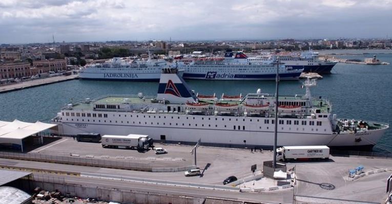 Θα πληρώσουν ένα εκατομμύριο ευρώ σε κυπριακό πλοίο για να στεγάσουν μετανάστες- Θύελλα αντιδράσεων στο μικρό νησί της Μεσογείου