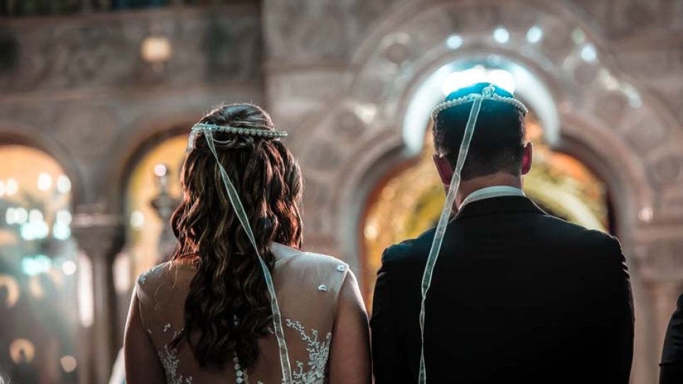 Άνδρας στο Αγρίνιο σκηνοθέτησε ληστεία και ξυλοδαρμό για να αποφύγει τον γάμο του - Τον μήνυσε η σύντροφός του