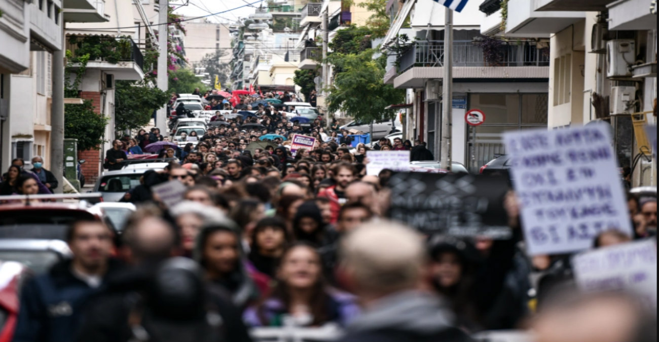 Ελλάδα: Πορεία στα Σεπόλια για τον βιασμό της 12χρονης - Έσπασαν το αυτοκίνητο του Μίχου