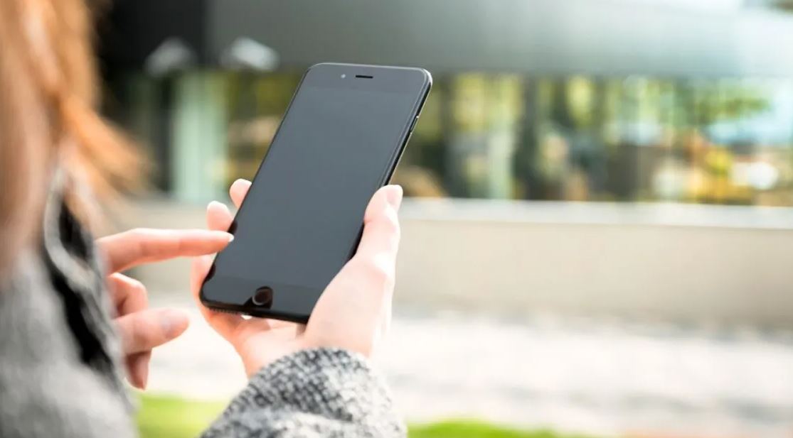 Προσοχή: Αν δείτε αυτά τα ψηφία μην το σηκώσετε - Η νέα τηλεφωνική απάτη που έχει παγιδεύσει πολλούς