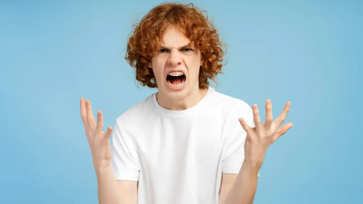 Γιατί γερνούν πιο γρήγορα οι επιθετικοί έφηβοι – Τι δείχνει νέα μελέτη για φλεγμονή, άμυνα και καρδιά