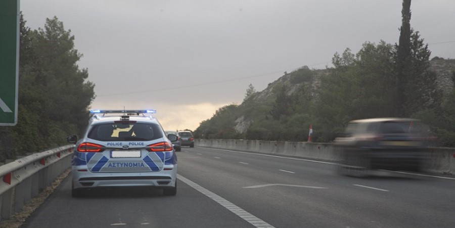 Τα έκανε... όλα 18χρονος - Έπιασε τιμόνι χωρίς άδεια, οδηγούσε με 185 χιλιόμετρα και βρέθηκε θετικός σε νάρκοτεστ 