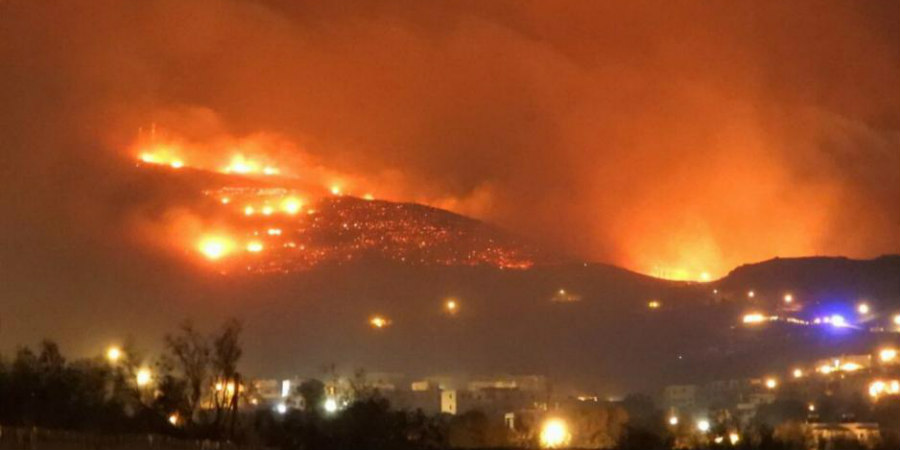 ΕΚΤΑΚΤΟ: Μεγάλη φωτιά στην Τήνο – Μήνυμα 112 καλεί τους κατοίκους για πιθανή εκκένωση - ΒΙΝΤΕΟ