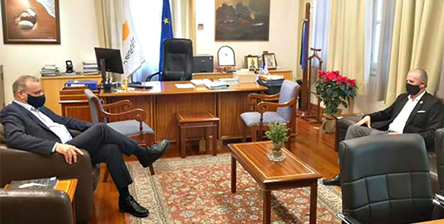 Προσπάθεια για πιο ανθρωποκεντρικό προϋπολογισμό, δήλωσε ο Μ. Σιζόπουλος που συναντήθηκε με ΥΠΕΣ 