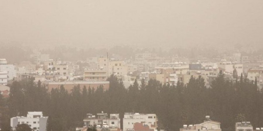 ΚΑΙΡΟΣ: Καλά κρατεί η σκόνη - Πέφτει αισθητά η θερμοκρασία