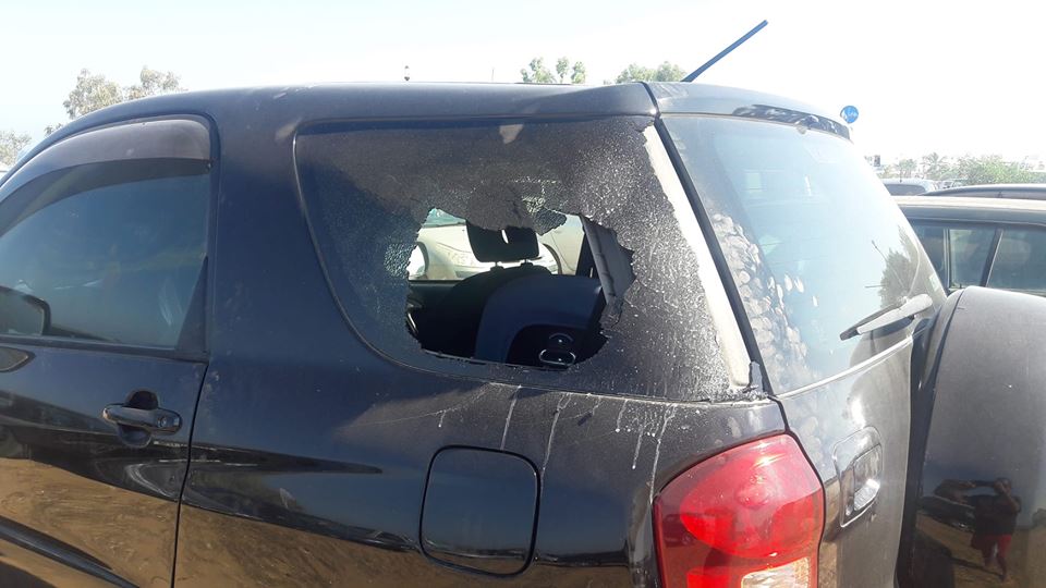 ΛΑΡΝΑΚΑ:  Έσπασαν οχήματα που ήταν σταθμευμένα σε παραλίες– ΦΩΤΟΓΡΑΦΙΑ
