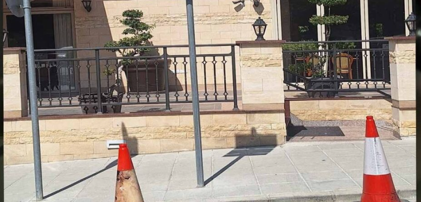 Τα είδαμε όλα: Έβαλαν κώνους και «έκλεισαν» δημόσιες θέσεις στάθμευσης - Δείτε φωτογραφία